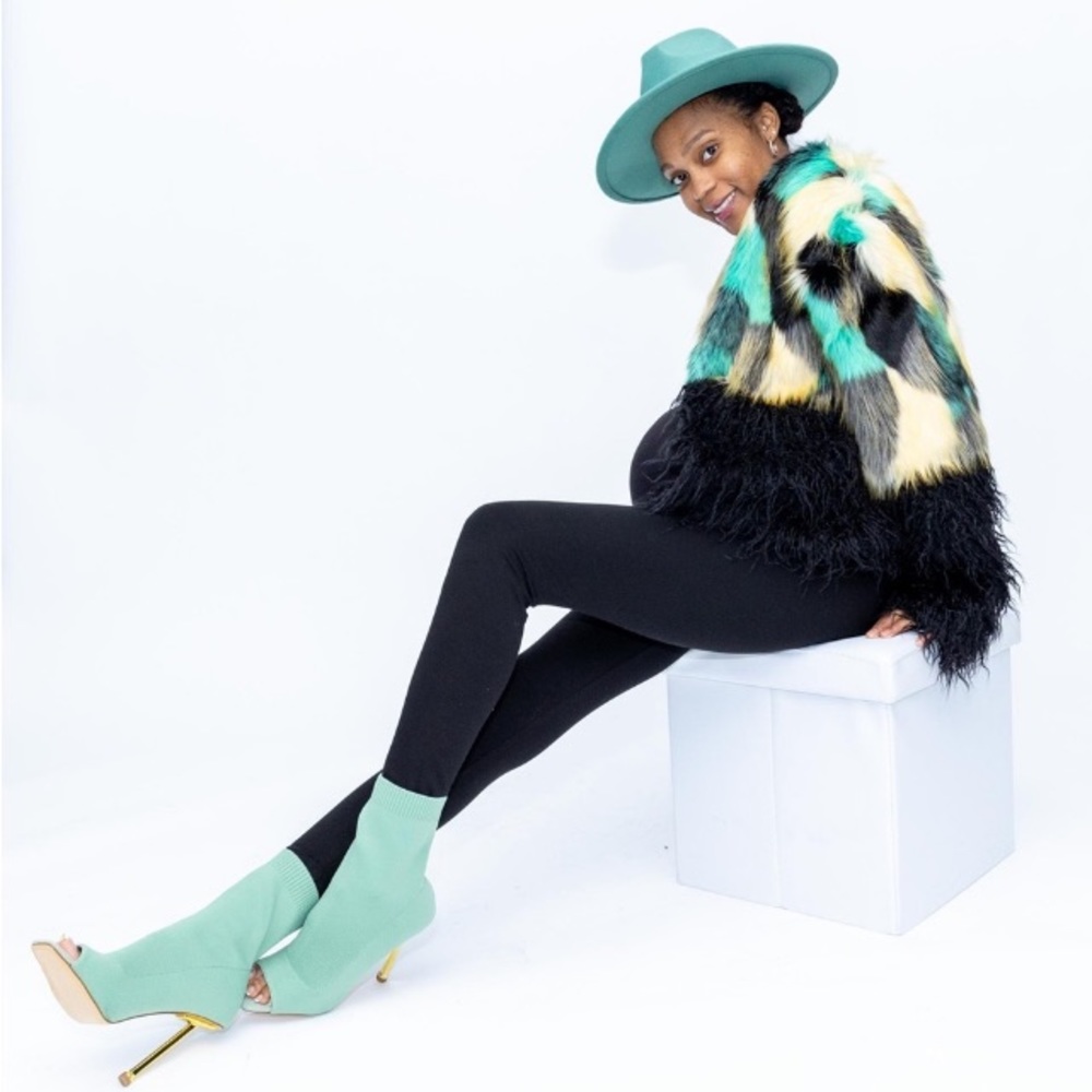 New faux fur jacket - Picture 7 of 7